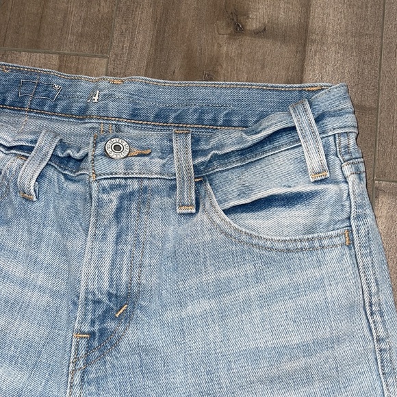 ❣️SOLD❣️Levis Highwaisted Denim Shorts - Picture 2 of 5